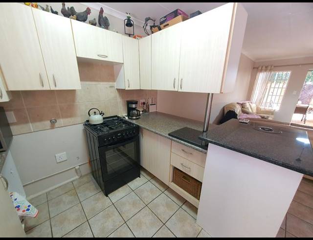 3 BEDROOM TOWNHOUSE FOR SALE IN SINOVILLE